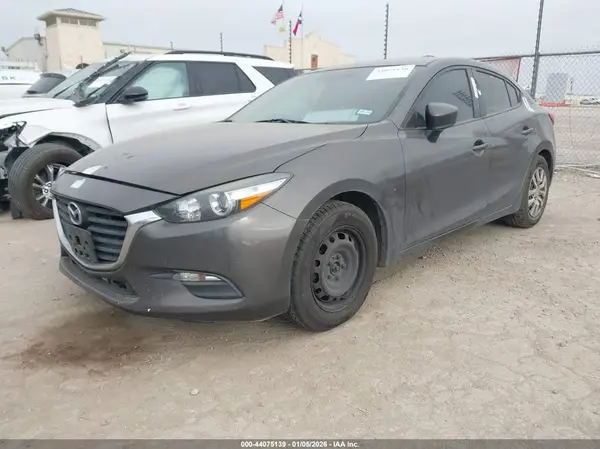 3MZBN1U7XHM110681 2017 MAZDA 3 - Image 2