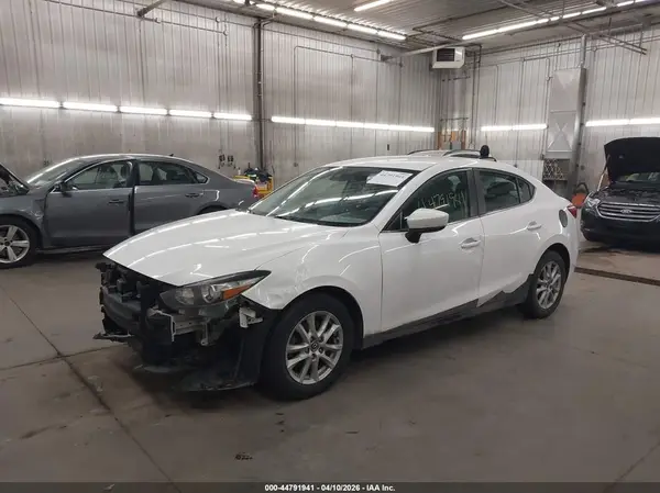 3MZBN1U7XJM159997 2018 MAZDA 3 - Image 2