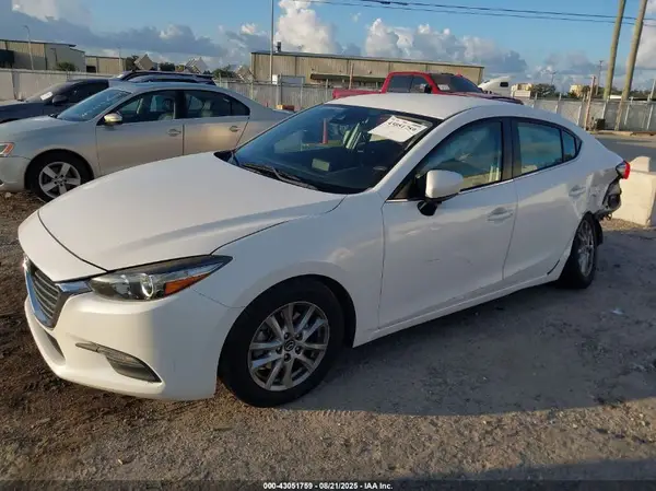 3MZBN1U7XJM173768 2018 MAZDA 3 - Image 2