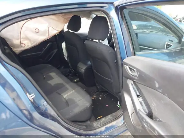 3MZBN1U7XJM196774 2018 MAZDA 3 - Image 8