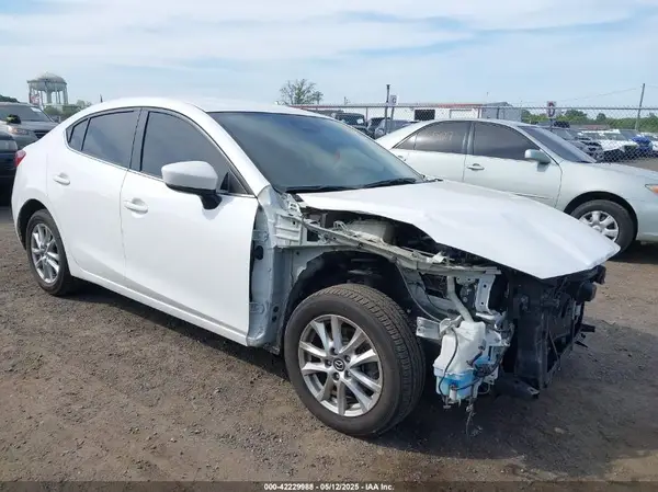 3MZBN1U7XJM197018 2018 MAZDA 3 - Image 1