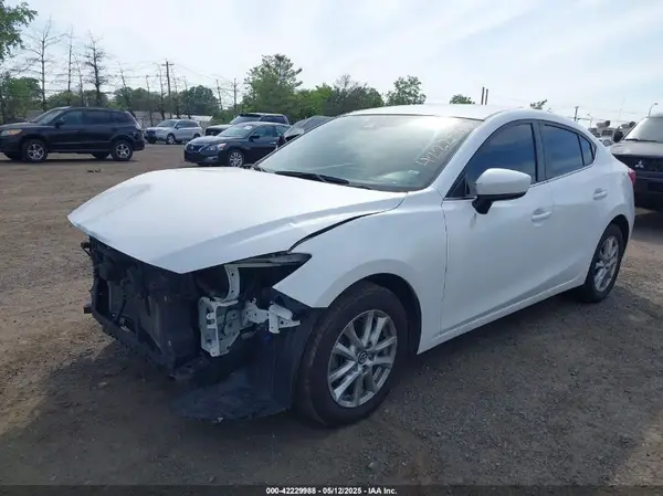 3MZBN1U7XJM197018 2018 MAZDA 3 - Image 2