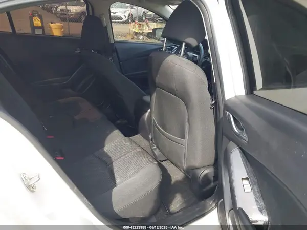 3MZBN1U7XJM197018 2018 MAZDA 3 - Image 8