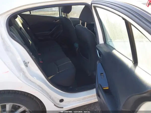 3MZBN1U7XJM208695 2018 MAZDA 3 - Image 8