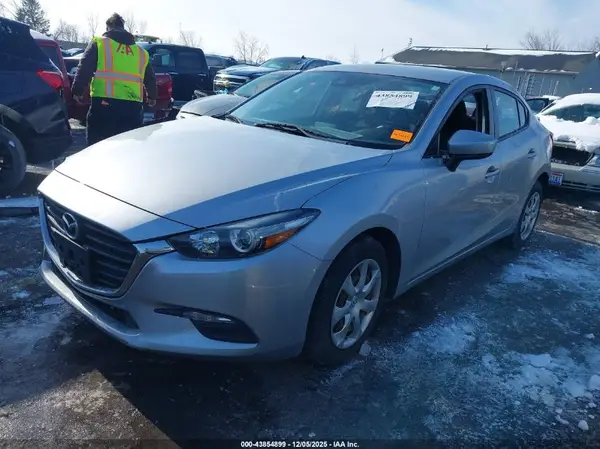 3MZBN1U7XJM213637 2018 MAZDA 3 - Image 2