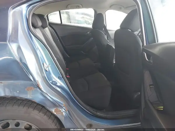 3MZBN1U7XJM242023 2018 MAZDA 3 - Image 8