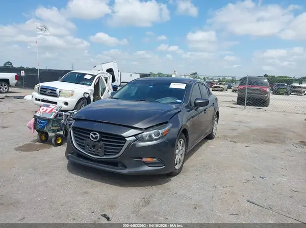 3MZBN1U7XJM250672 2018 MAZDA 3 - Image 2