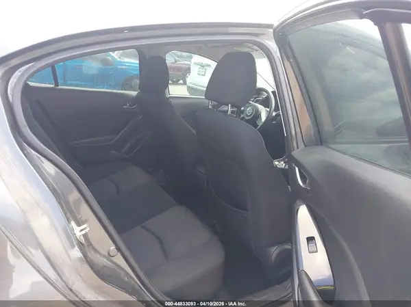 3MZBN1U7XJM250672 2018 MAZDA 3 - Image 8