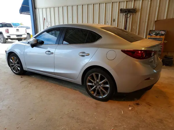 3MZBN1V30JM182068 2018 MAZDA 3 - Image 2