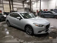 3MZBN1V30JM199503 2018 MAZDA 3