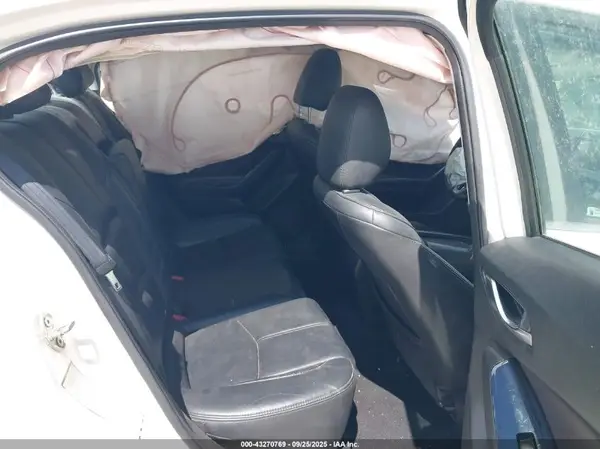 3MZBN1V30JM202447 2018 MAZDA 3 - Image 8