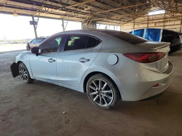 3MZBN1V30JM217577 2018 MAZDA 3 - Image 2