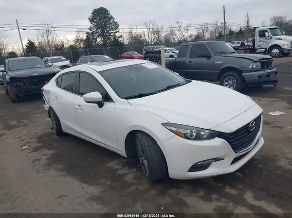 3MZBN1V30JM232676 2018 MAZDA 3 - Image 1
