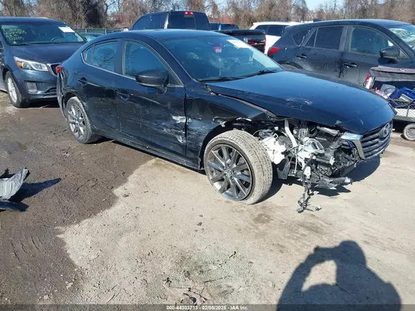 3MZBN1V30JM249154 2018 MAZDA 3 - Image 1