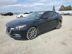 3MZBN1V30JM261305 2018 MAZDA 3