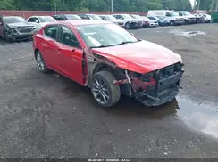 3MZBN1V30JM272613 2018 MAZDA 3