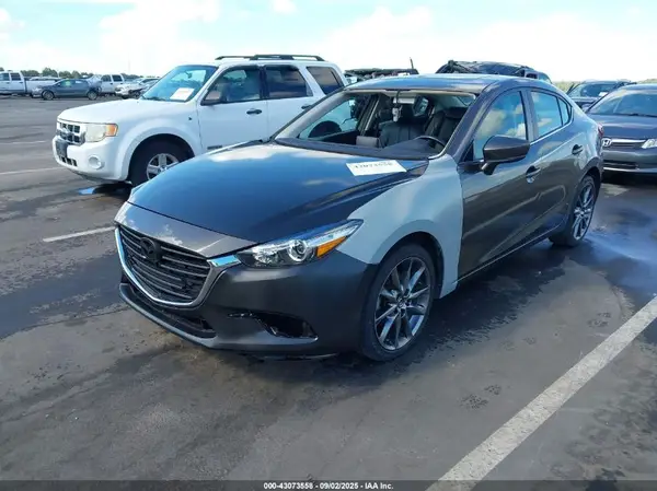 3MZBN1V31JM174142 2018 MAZDA 3 - Image 2