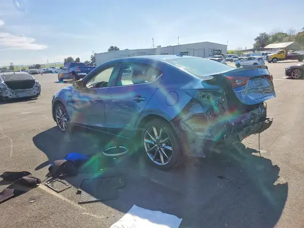3MZBN1V31JM175162 2018 MAZDA 3 - Image 2
