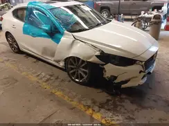 3MZBN1V31JM175890 2018 MAZDA 3