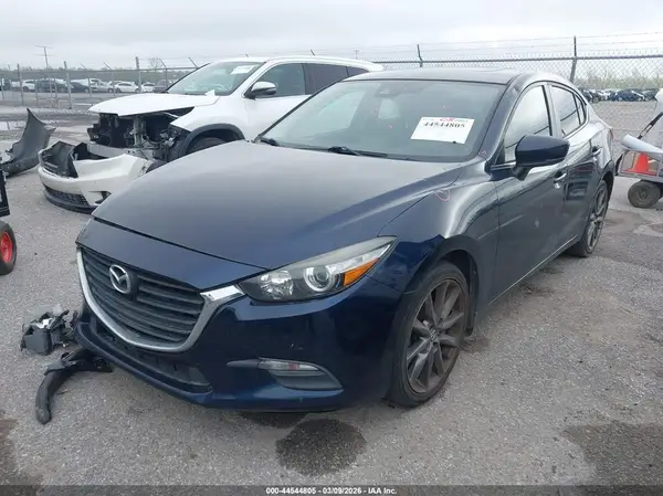 3MZBN1V31JM182452 2018 MAZDA 3 - Image 2