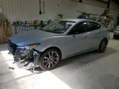 3MZBN1V31JM182483 2018 MAZDA 3