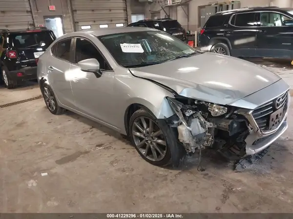 3MZBN1V31JM182757 2018 MAZDA 3 - Image 1