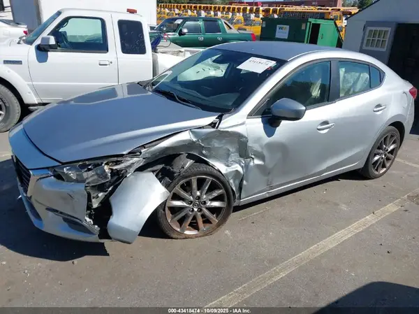 3MZBN1V31JM184251 2018 MAZDA 3 - Image 2