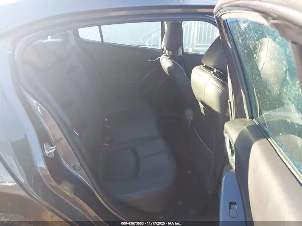 3MZBN1V31JM185917 2018 MAZDA 3 - Image 8