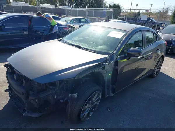 3MZBN1V31JM191782 2018 MAZDA 3 - Image 2