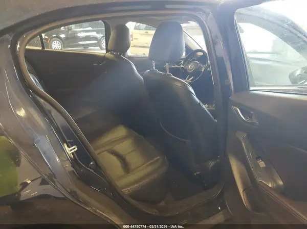 3MZBN1V31JM198389 2018 MAZDA 3 - Image 8