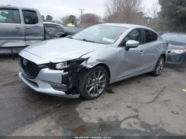 3MZBN1V31JM200349 2018 MAZDA 3 - Image 2