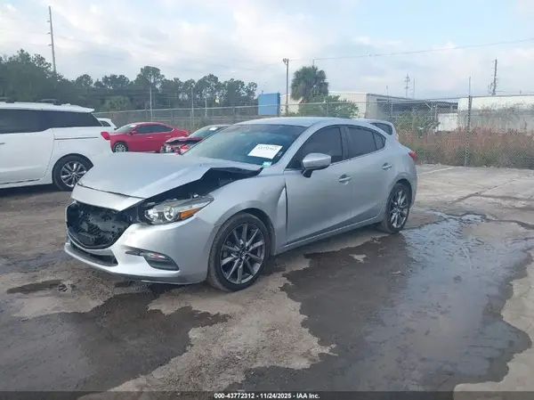 3MZBN1V31JM205356 2018 MAZDA 3 - Image 2