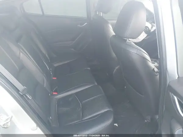 3MZBN1V31JM205356 2018 MAZDA 3 - Image 8