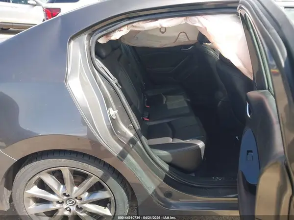 3MZBN1V31JM239670 2018 MAZDA 3 - Image 8