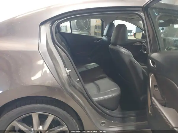3MZBN1V31JM247803 2018 MAZDA 3 - Image 8