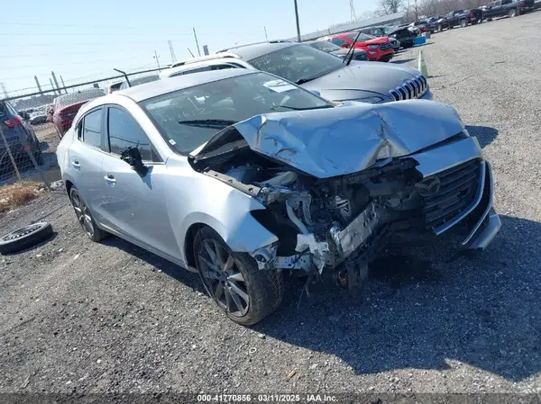 3MZBN1V32JM161612 2018 MAZDA 3 - Image 1