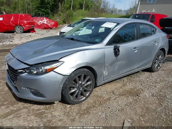 3MZBN1V32JM165384 2018 MAZDA 3 - Image 2