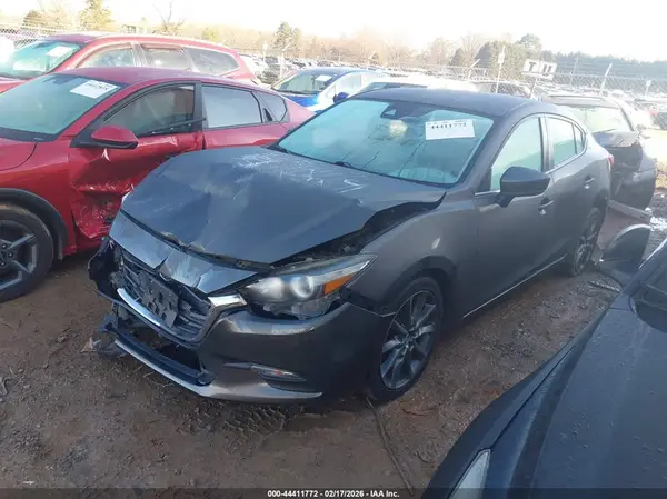 3MZBN1V32JM177762 2018 MAZDA 3 - Image 2