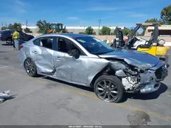 3MZBN1V32JM179740 2018 MAZDA 3