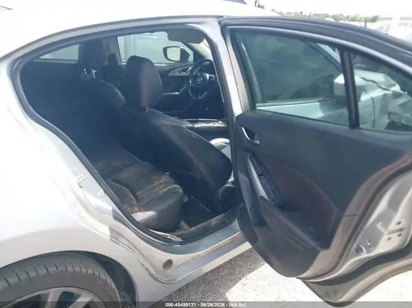 3MZBN1V32JM180015 2018 MAZDA 3 - Image 8