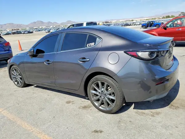 3MZBN1V32JM184260 2018 MAZDA 3 - Image 2