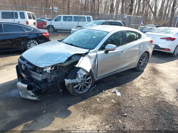 3MZBN1V32JM187661 2018 MAZDA 3 - Image 2