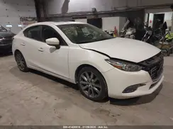 3MZBN1V32JM188650 2018 MAZDA 3