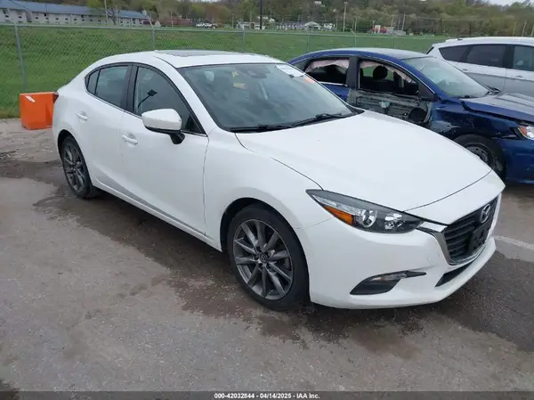 3MZBN1V32JM190611 2018 MAZDA 3 - Image 1