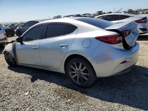 3MZBN1V32JM197882 2018 MAZDA 3 - Image 2
