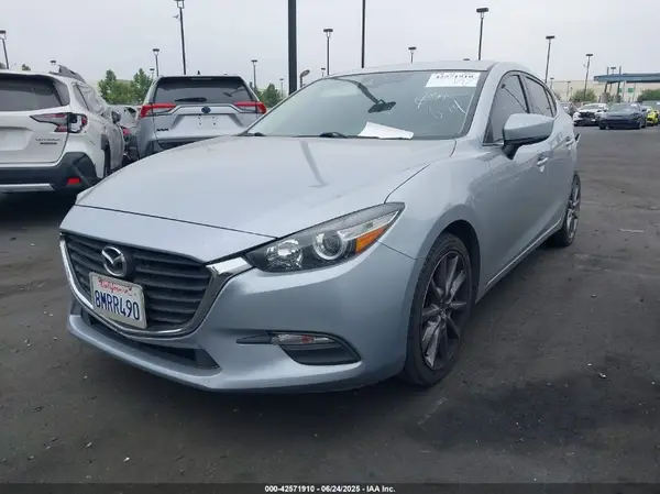 3MZBN1V32JM201221 2018 MAZDA 3 - Image 2