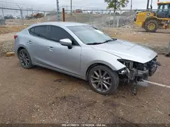 3MZBN1V32JM201543 2018 MAZDA 3