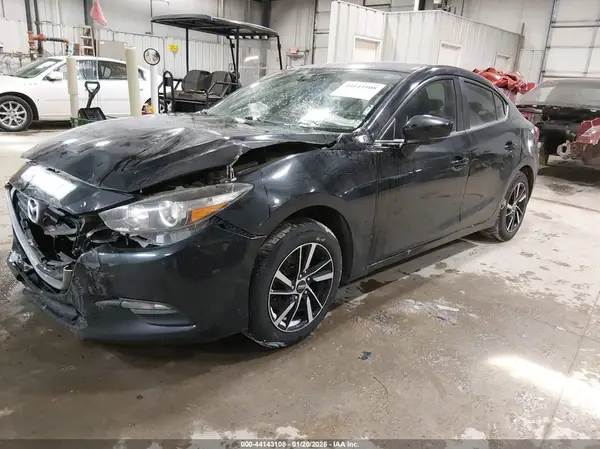 3MZBN1V32JM203843 2018 MAZDA 3 - Image 2