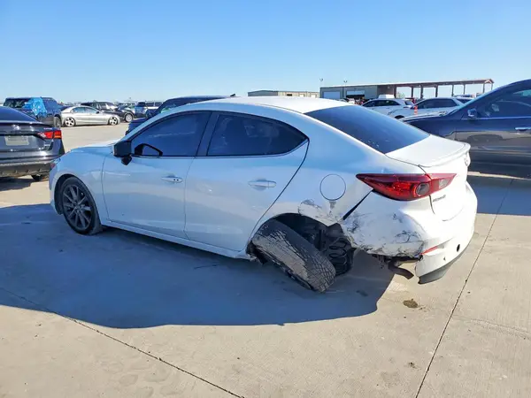3MZBN1V32JM205964 2018 MAZDA 3 - Image 2