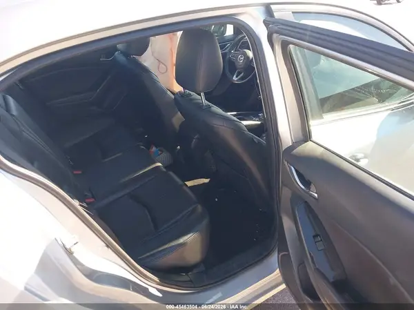 3MZBN1V32JM205981 2018 MAZDA 3 - Image 8